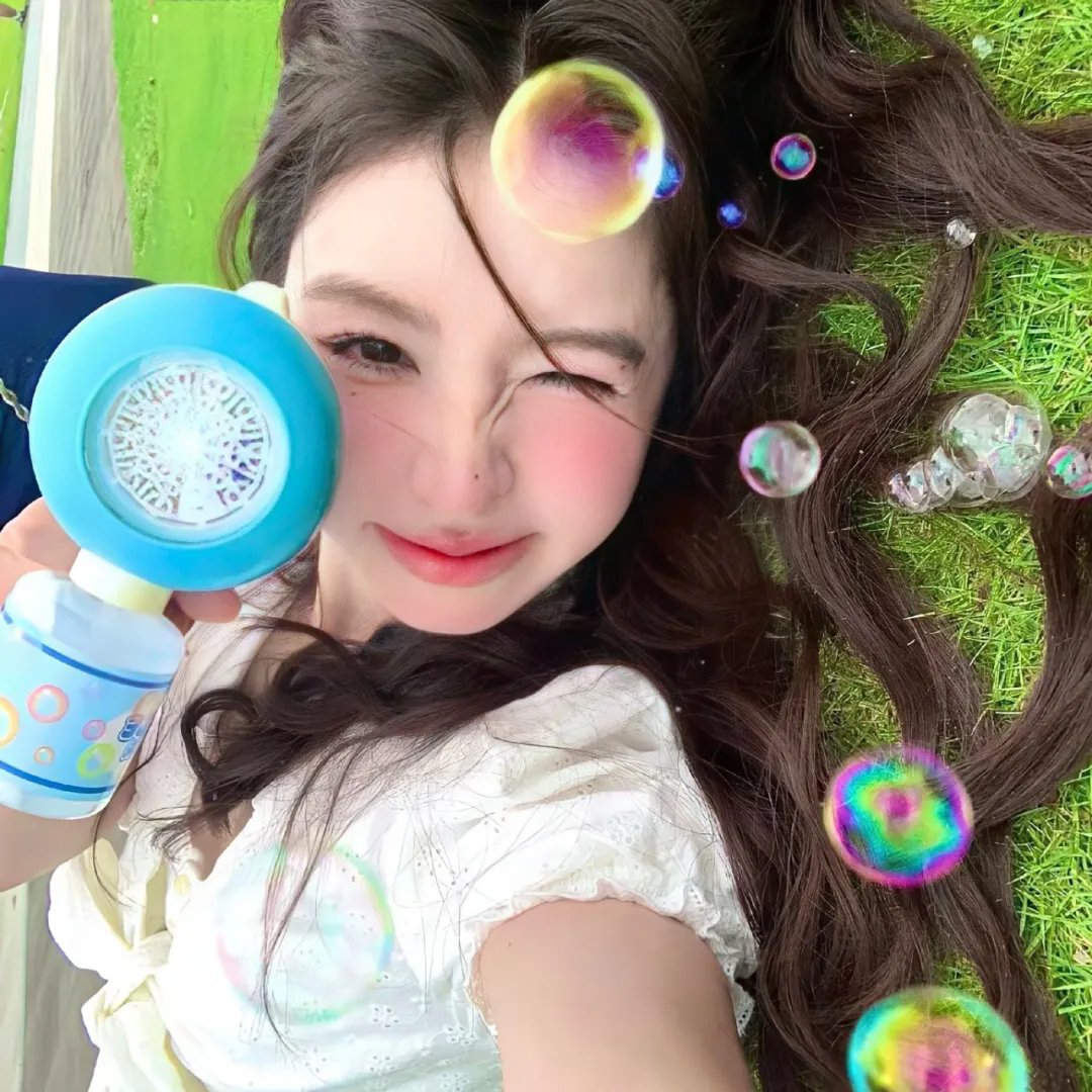 闪耀的她